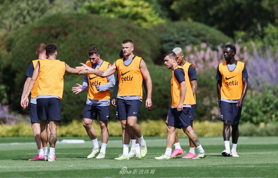 莱万的故事 莱万的故事