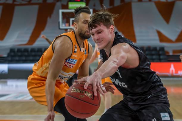 廷队不断优 廷队不断优